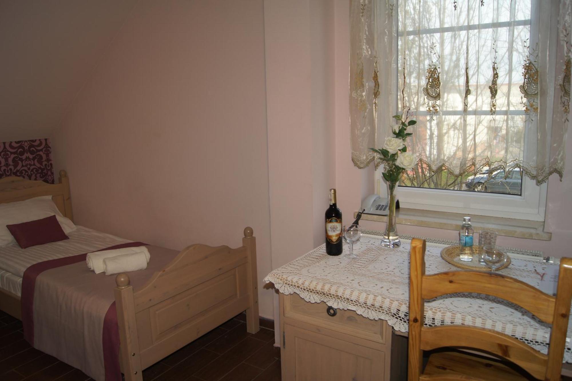 Hotel Pod Herbem -Pokoje Ozonowane Bialystok Phòng bức ảnh